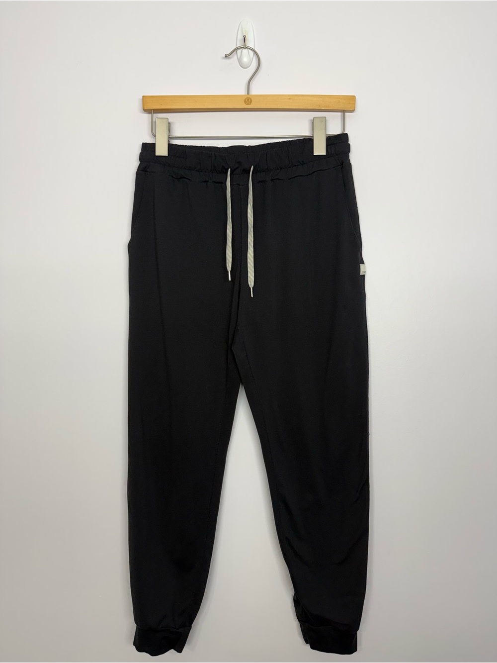 52: Vuori Performance Jogger Black Heather Size Small 24.5” inseam